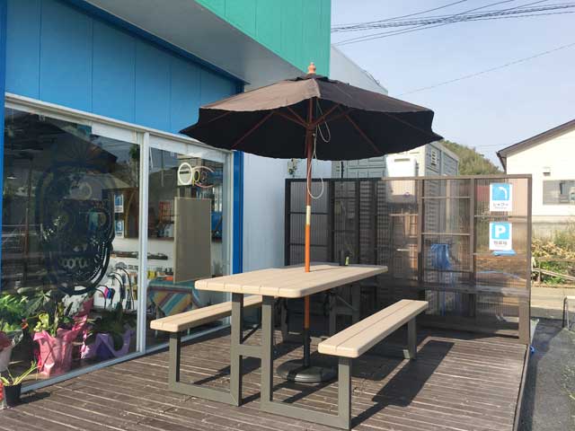 湖西市にある海辺の南国風カフェ「growcafe」テラス席