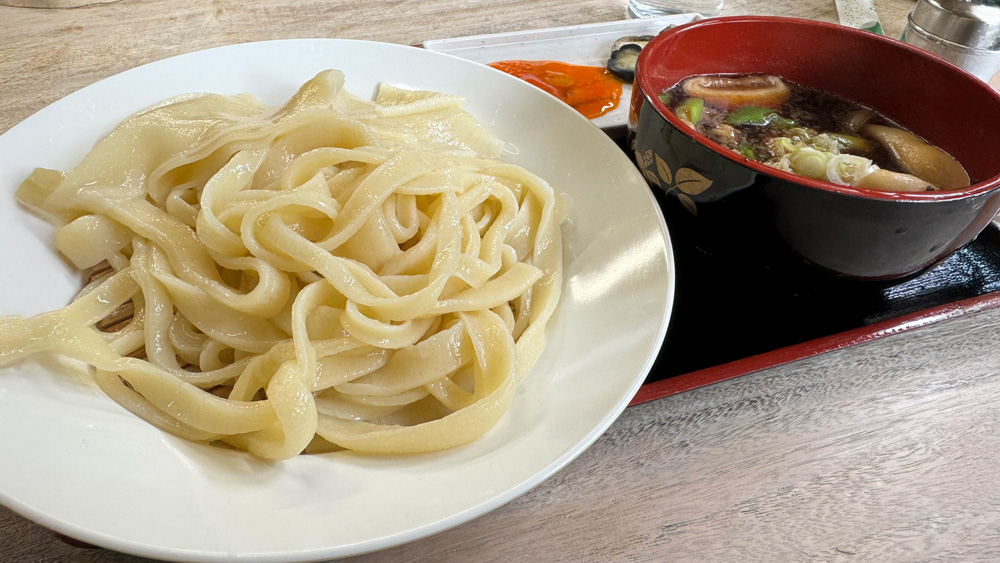 うどん二五七(ぢごな)キジ汁のつけうどん